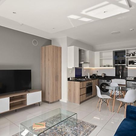 The Median Rosebank Luxury Apartment - Building With Generator Johannesburg Exterior photo