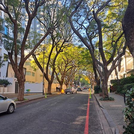 The Median Rosebank Luxury Apartment - Building With Generator Johannesburg Exterior photo