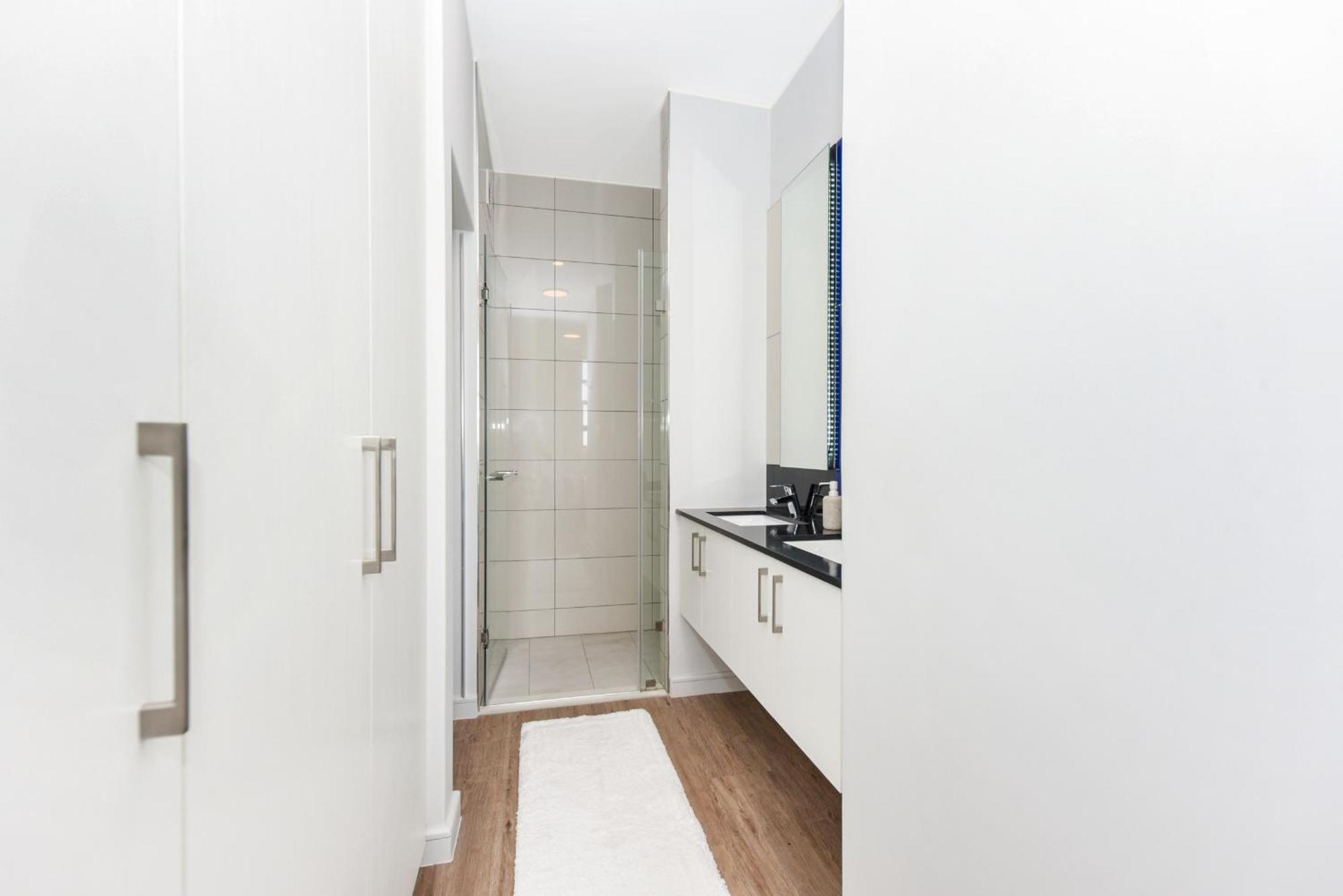The Median Rosebank Luxury Apartment - Building With Generator Johannesburg Exterior photo