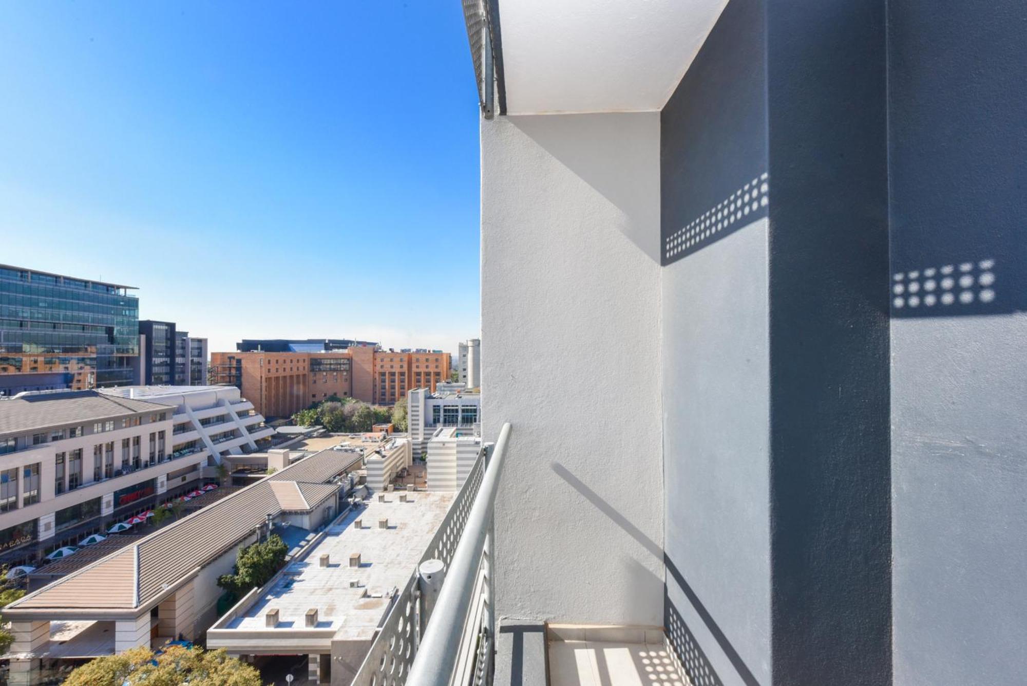 The Median Rosebank Luxury Apartment - Building With Generator Johannesburg Exterior photo