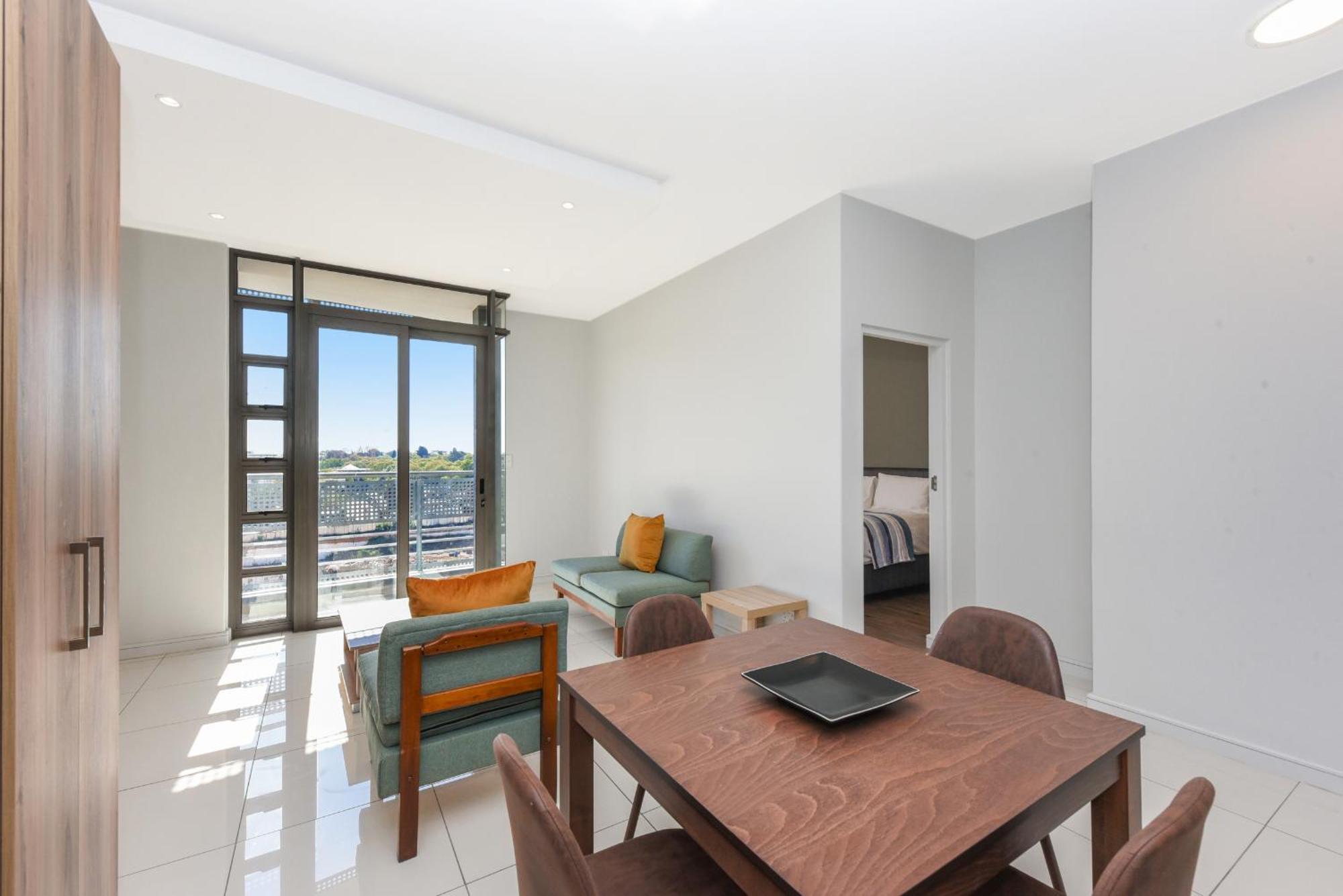 The Median Rosebank Luxury Apartment - Building With Generator Johannesburg Exterior photo