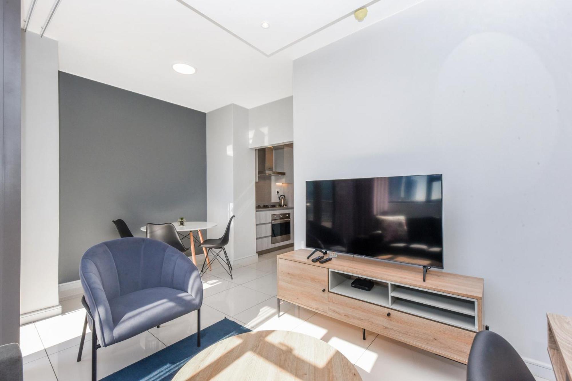 The Median Rosebank Luxury Apartment - Building With Generator Johannesburg Exterior photo