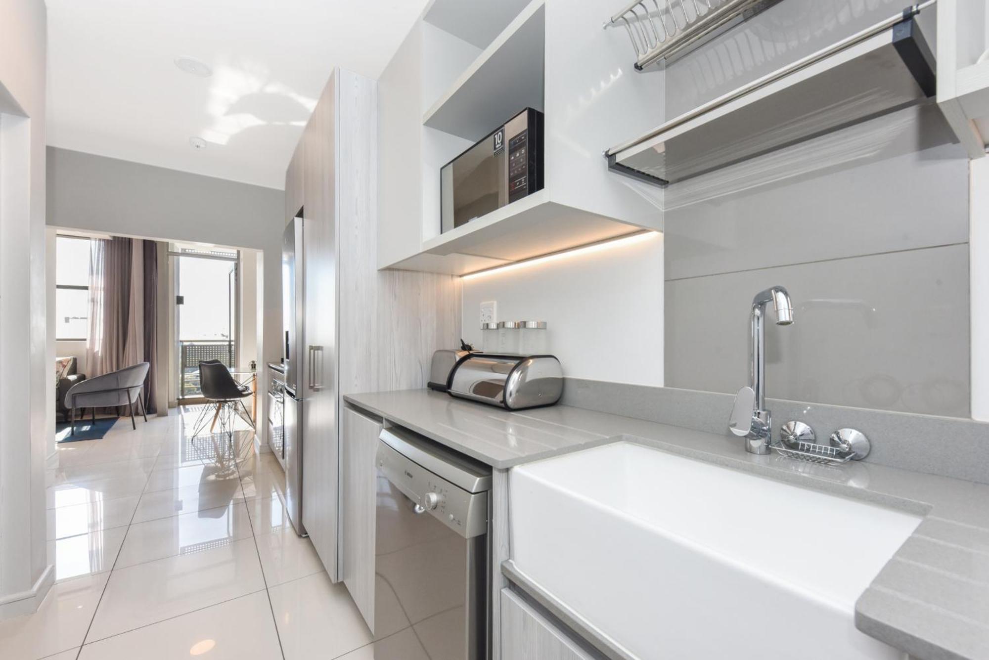 The Median Rosebank Luxury Apartment - Building With Generator Johannesburg Exterior photo
