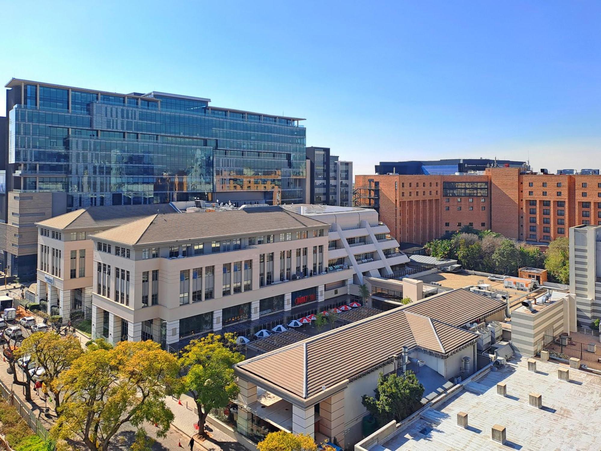 The Median Rosebank Luxury Apartment - Building With Generator Johannesburg Exterior photo
